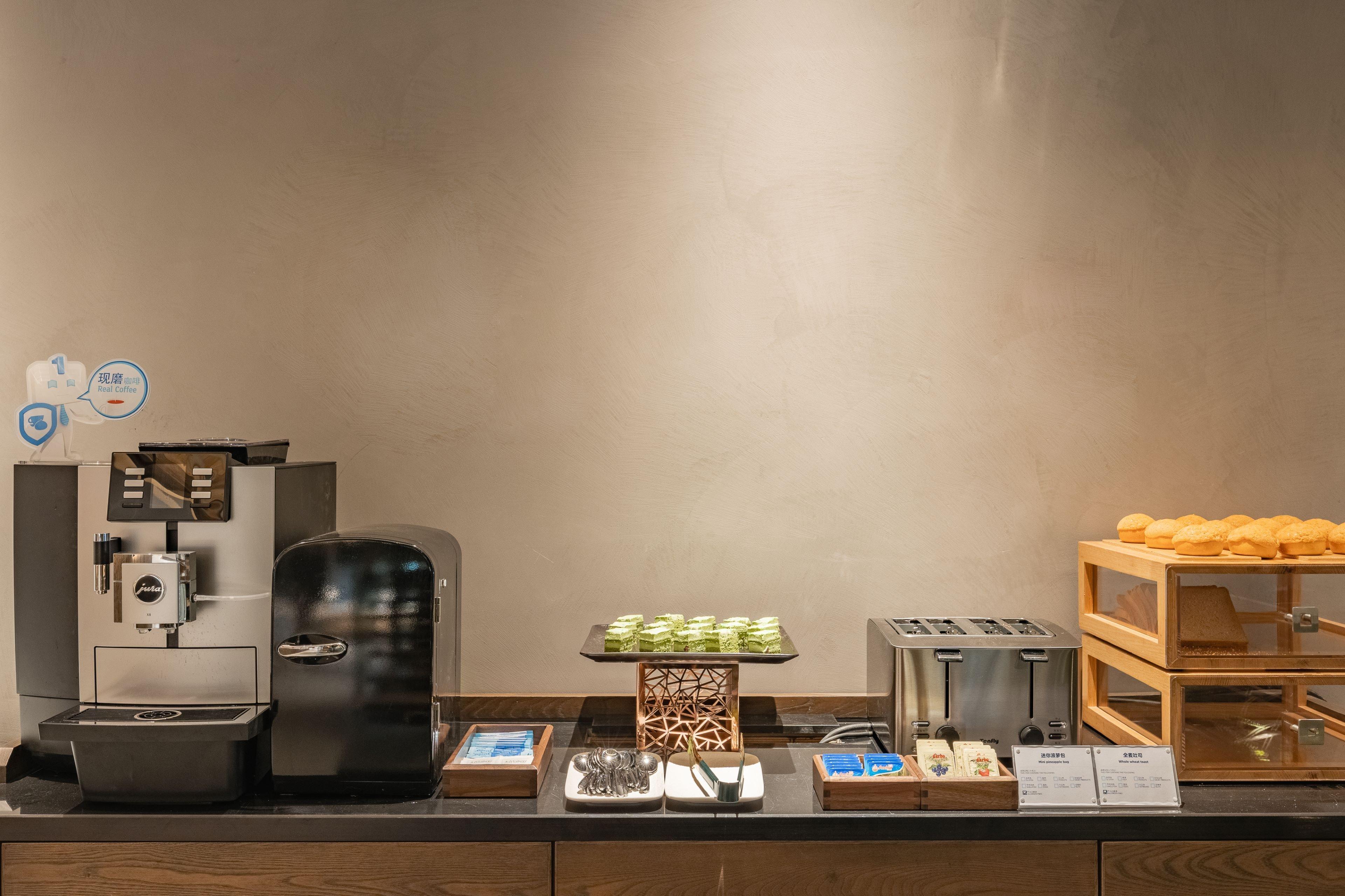 Holiday Inn Express Shanghai Expo Centre By Ihg Екстериор снимка